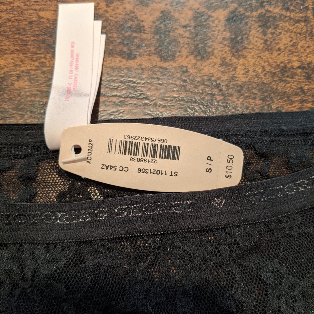 Victoria's Secret thong bundle NWT - Picture 3 of 7